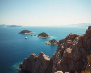 Wie entdeckst du kleine Inseln im Mittelmeer?